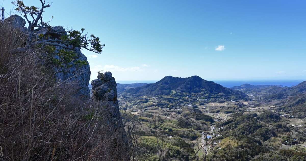 伊予ヶ岳から望む富山