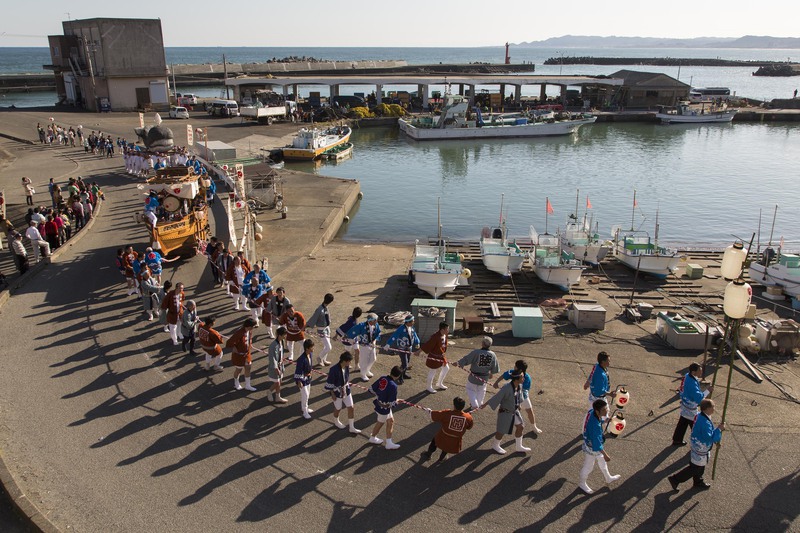 和田漁港で撮映された映画のワンシーン「くじら祭り」の様子